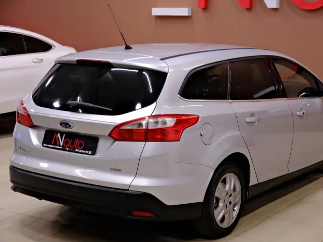 Ford Focus - фото 5