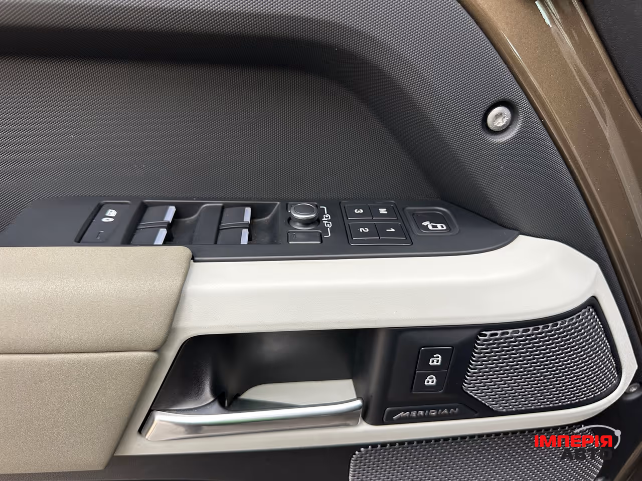 Land Rover Defender - фото 15