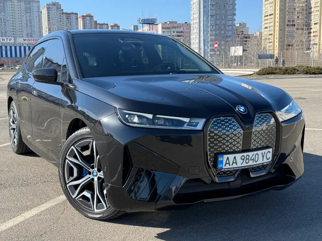 BMW iX - фото 1