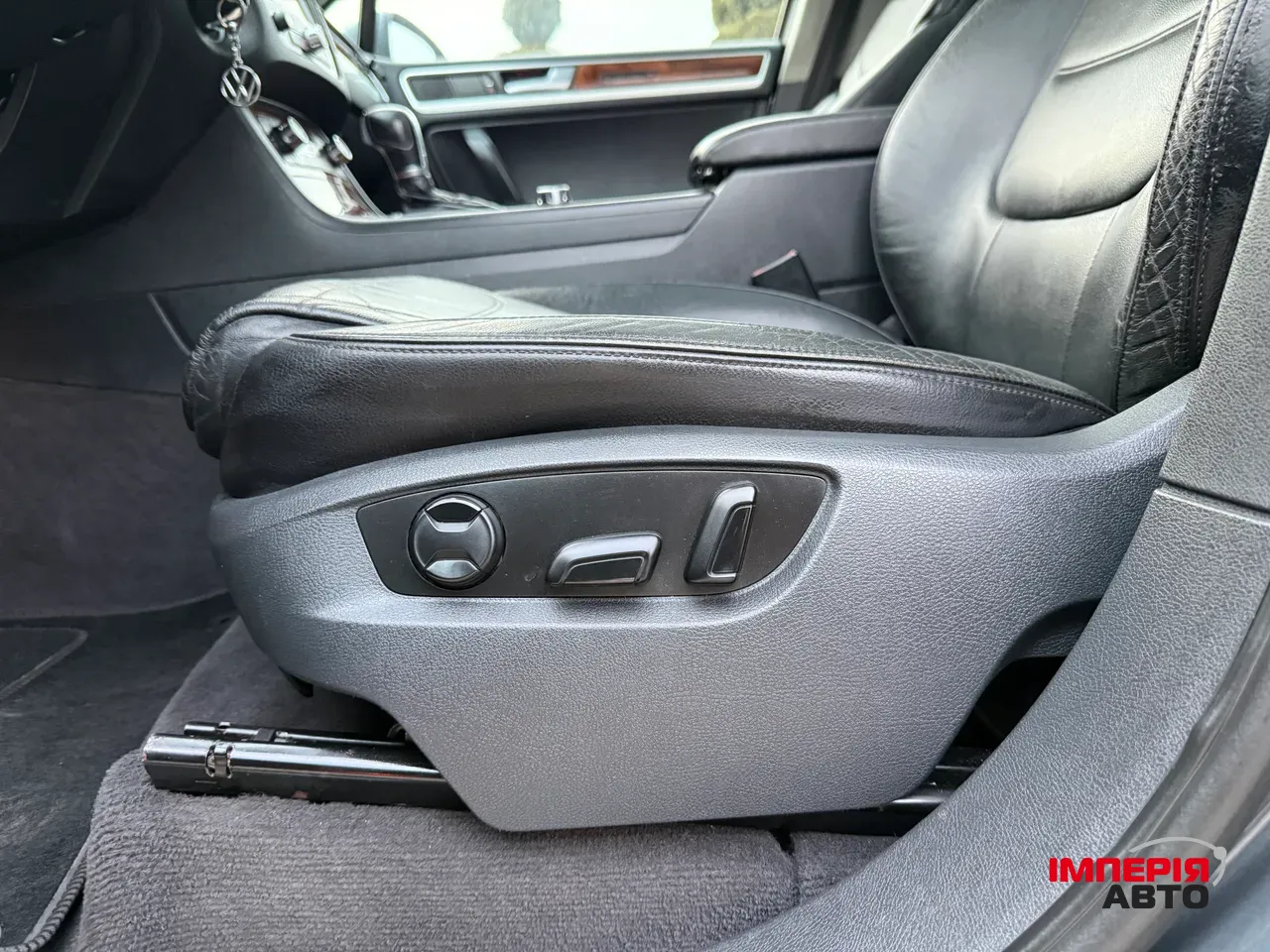 Volkswagen Touareg - фото 13