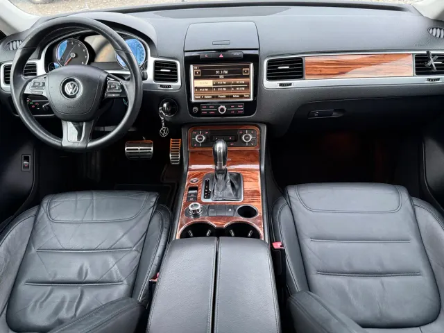 Volkswagen Touareg - фото 2