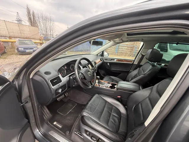 Volkswagen Touareg - фото 2