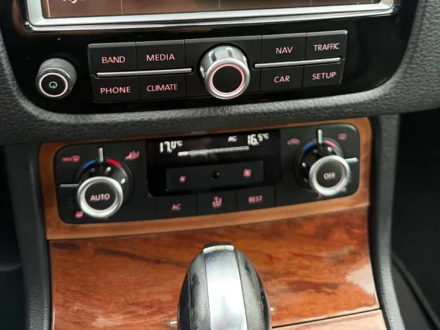 Volkswagen Touareg - фото 3