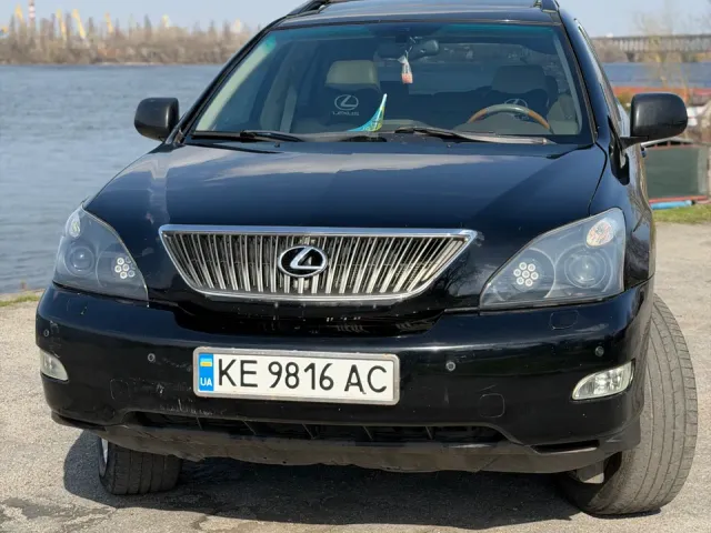 Lexus RX - фото 1