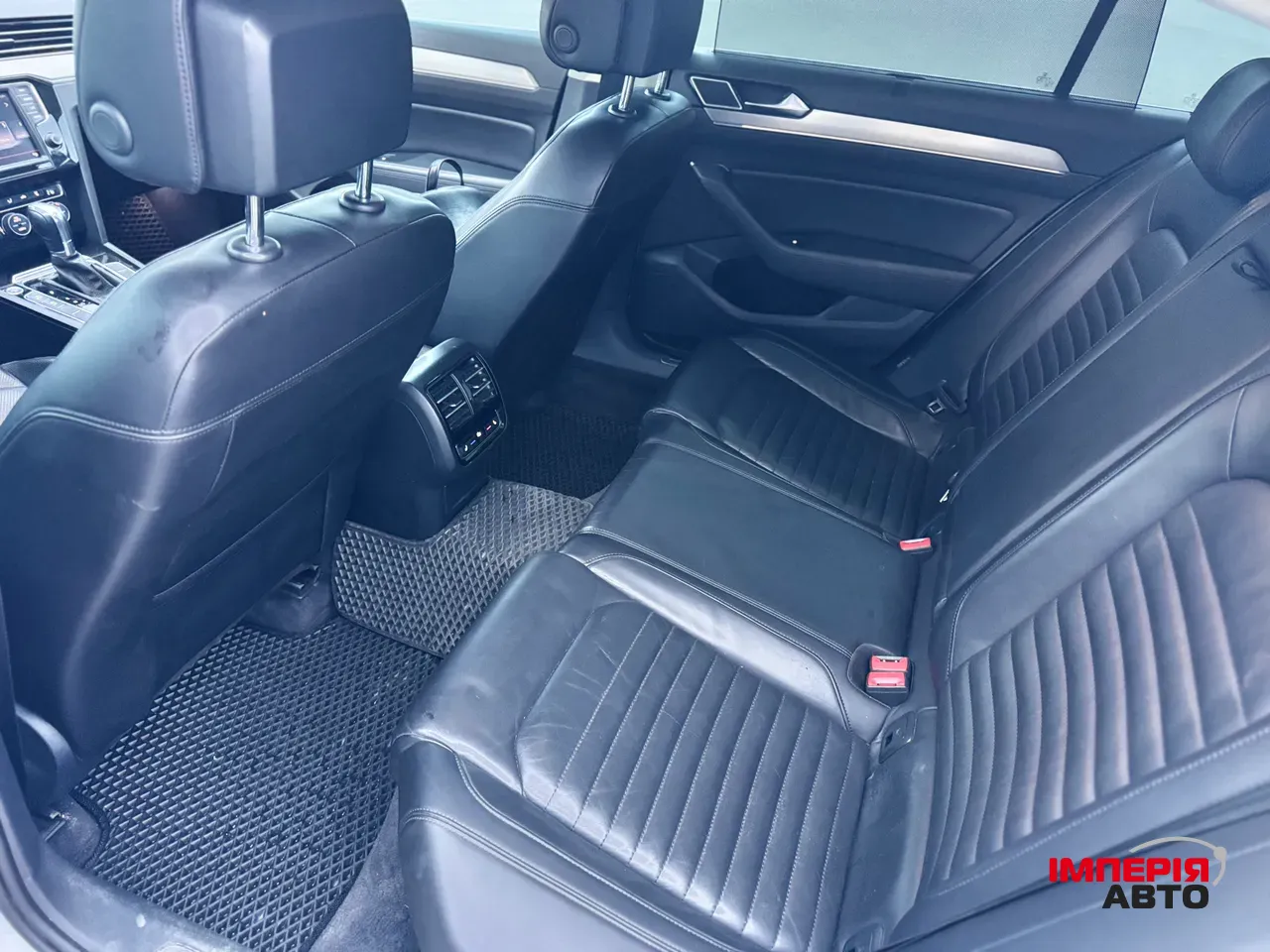 Volkswagen Passat - фото 24