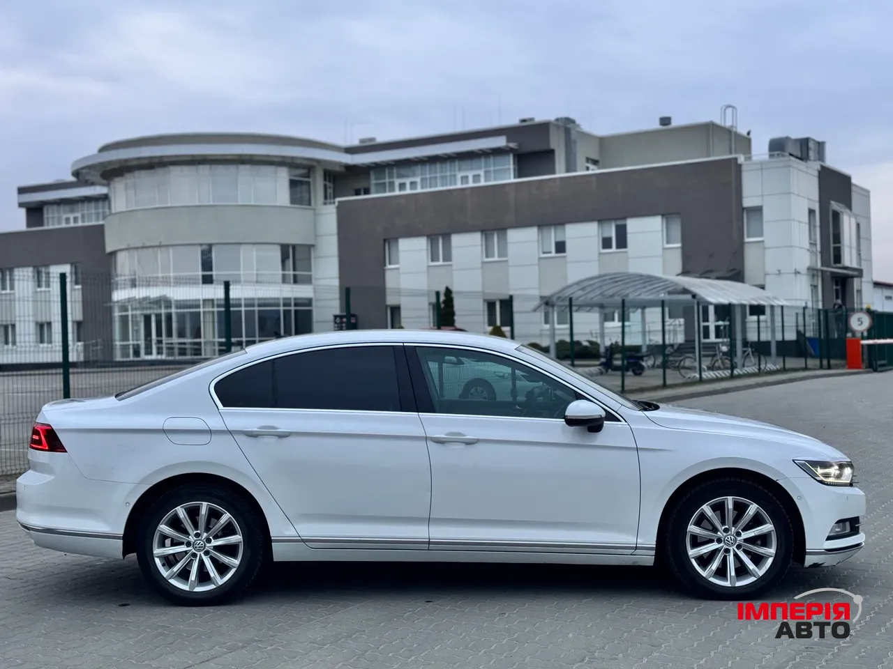 Volkswagen Passat - фото 4