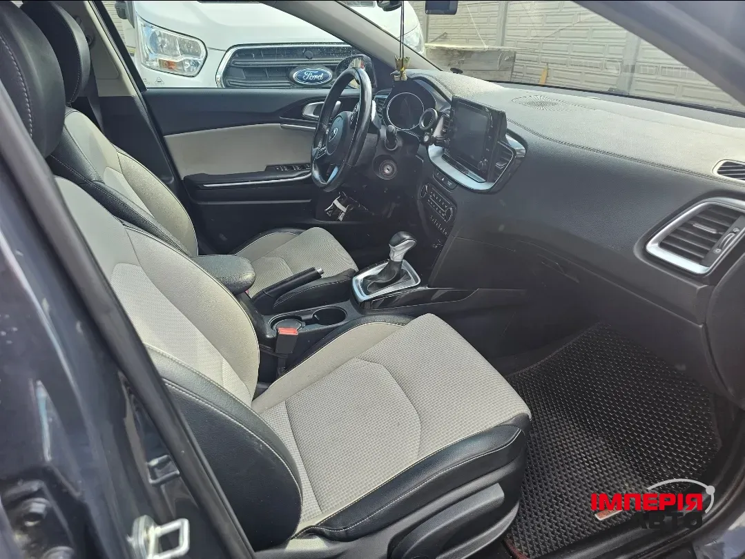 Kia Ceed - фото 1