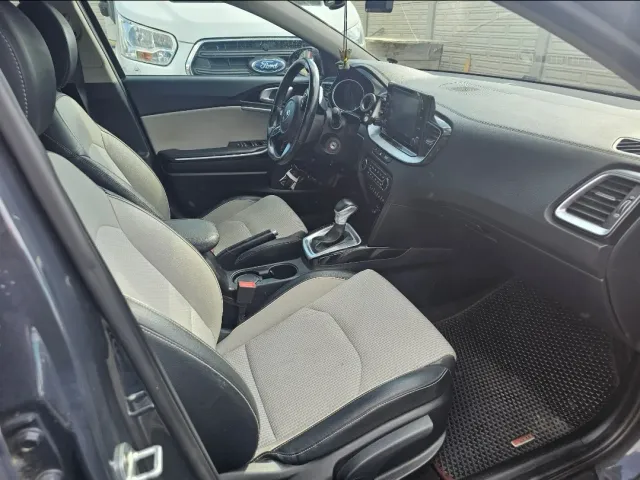 Kia Ceed - фото 1