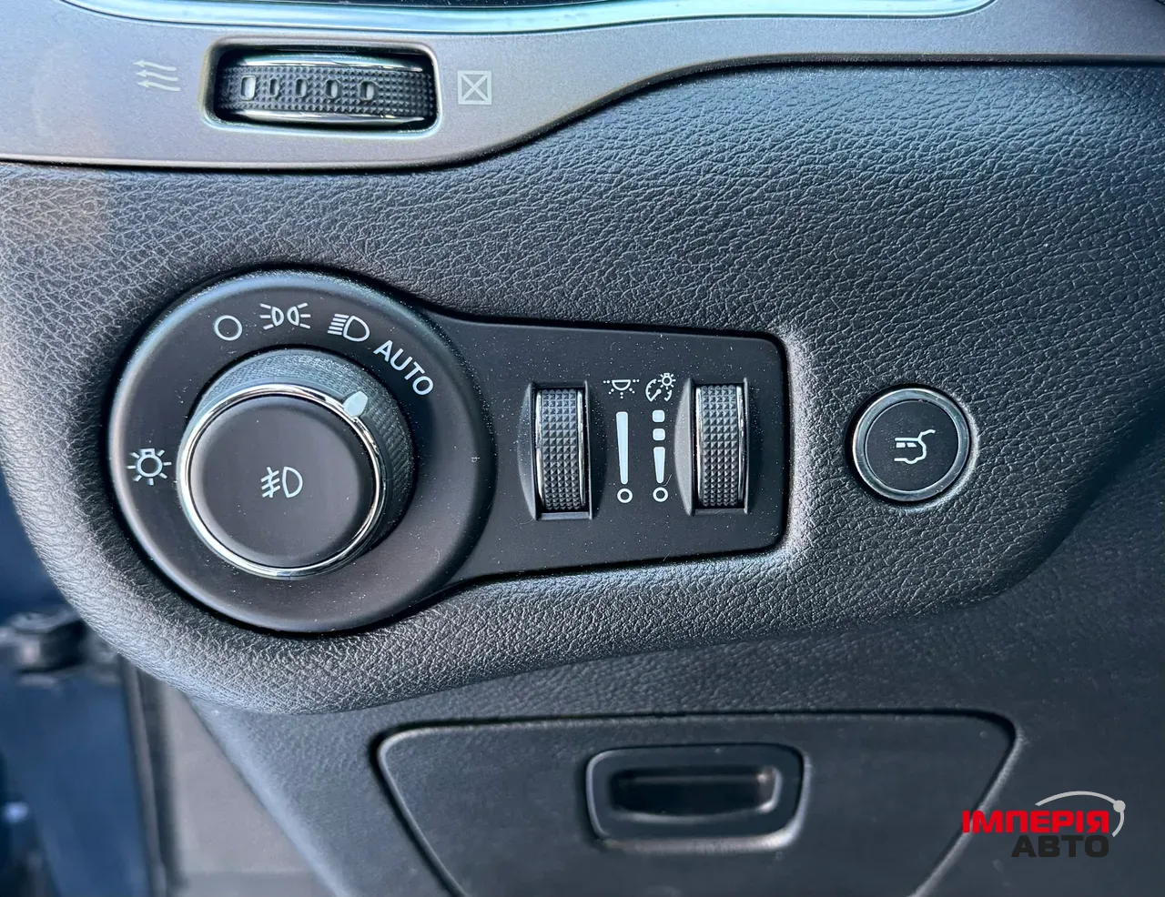 Jeep Cherokee - фото 18