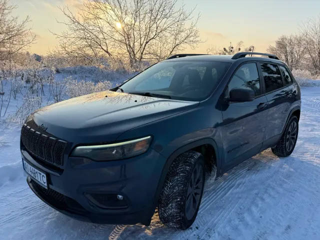 Jeep Cherokee - фото 1