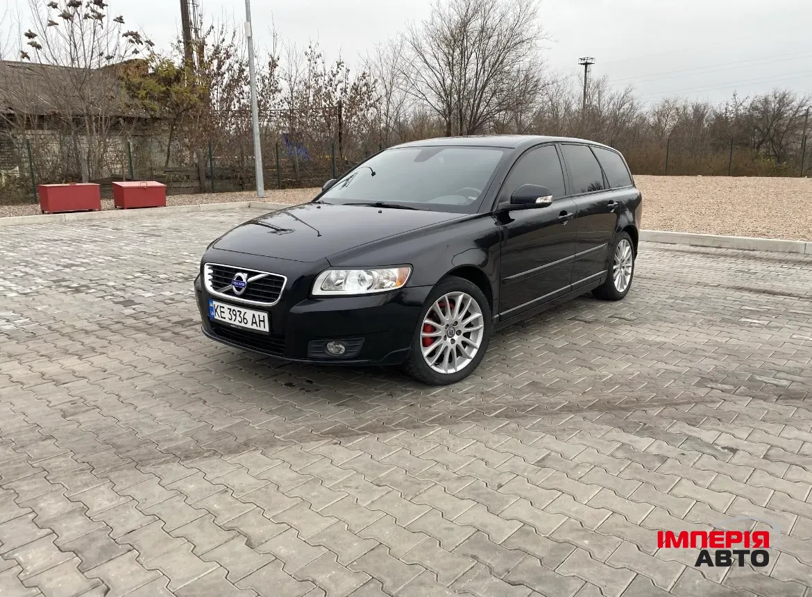 Volvo V50 - фото 1