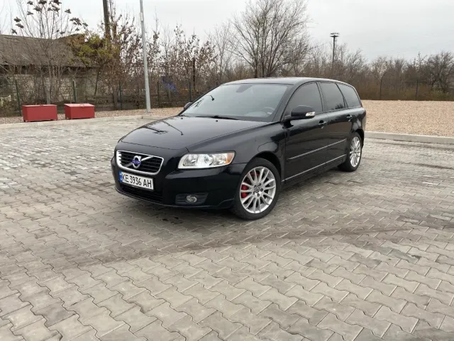 Volvo V50 - фото 1