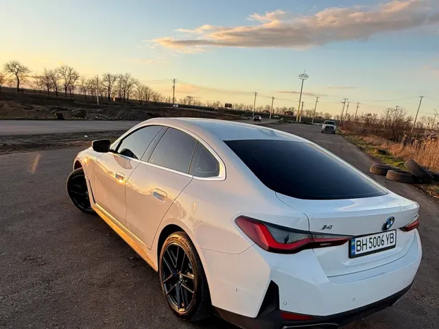 BMW i4 - фото 3