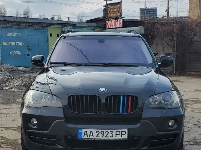 BMW X5 - фото 1