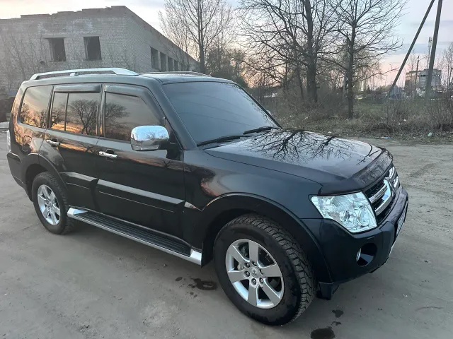Mitsubishi Pajero - фото 1