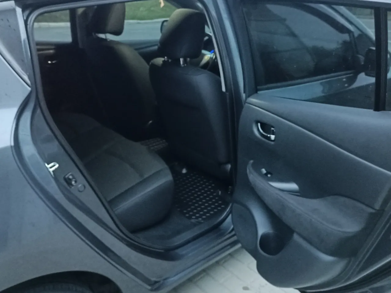 Nissan Leaf - фото 17
