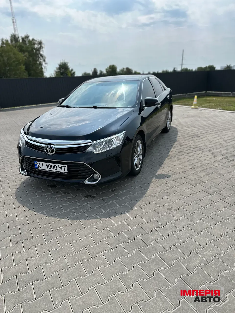 Toyota Camry - фото 1