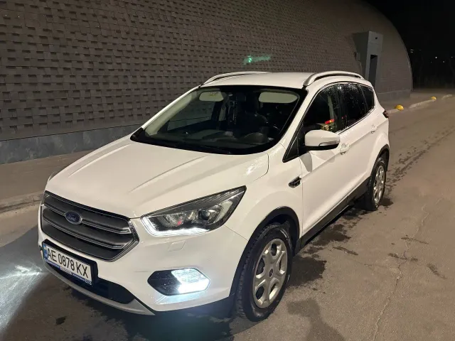 Ford Kuga - фото 1