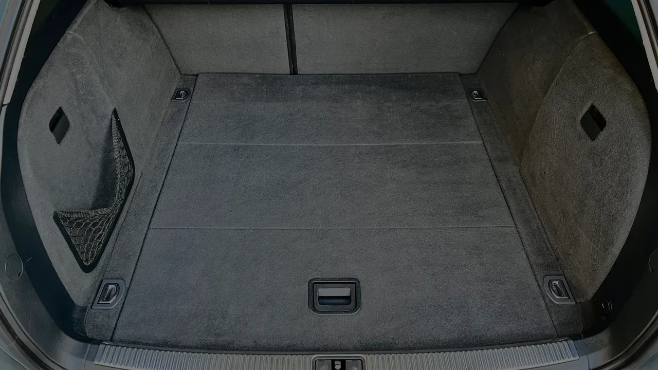 Audi A4 - фото 30