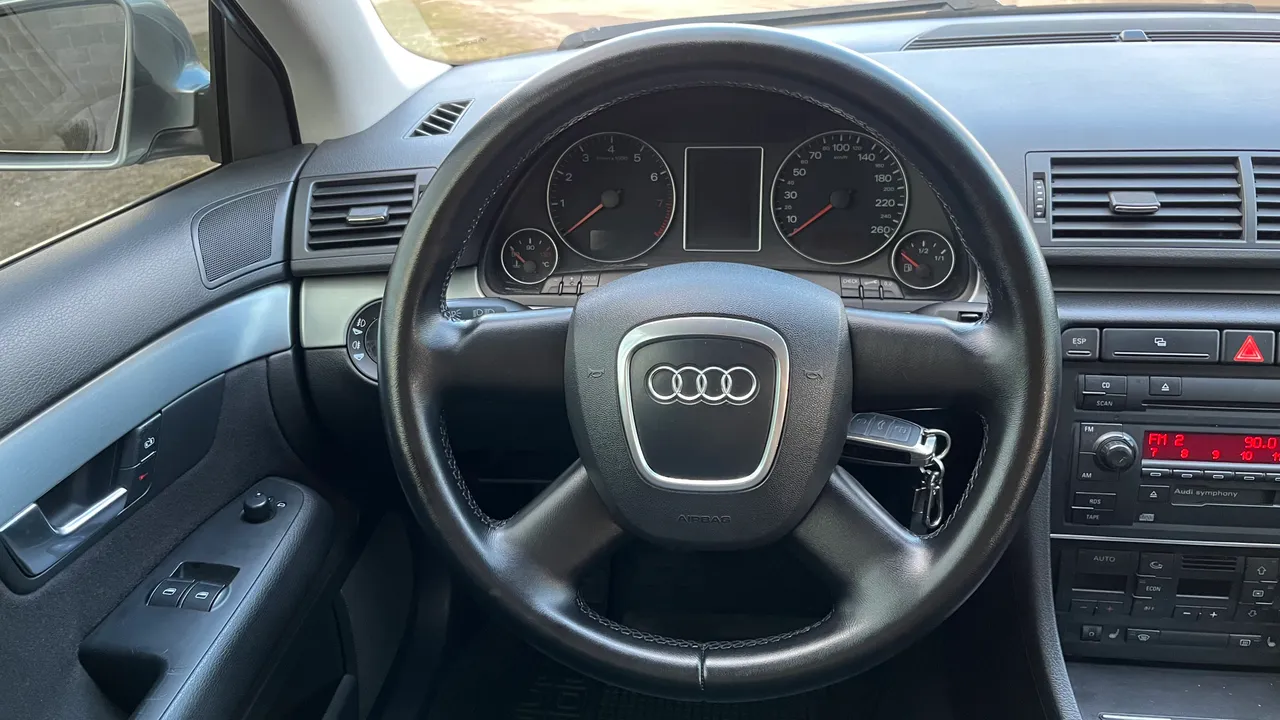 Audi A4 - фото 20