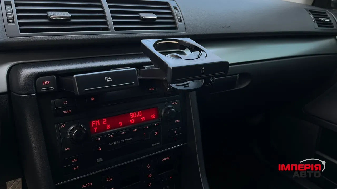 Audi A4 - фото 16