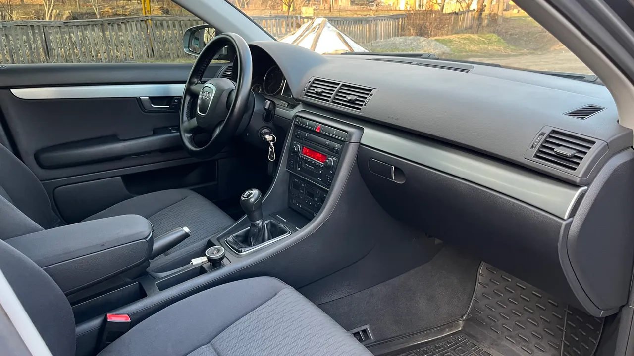 Audi A4 - фото 22