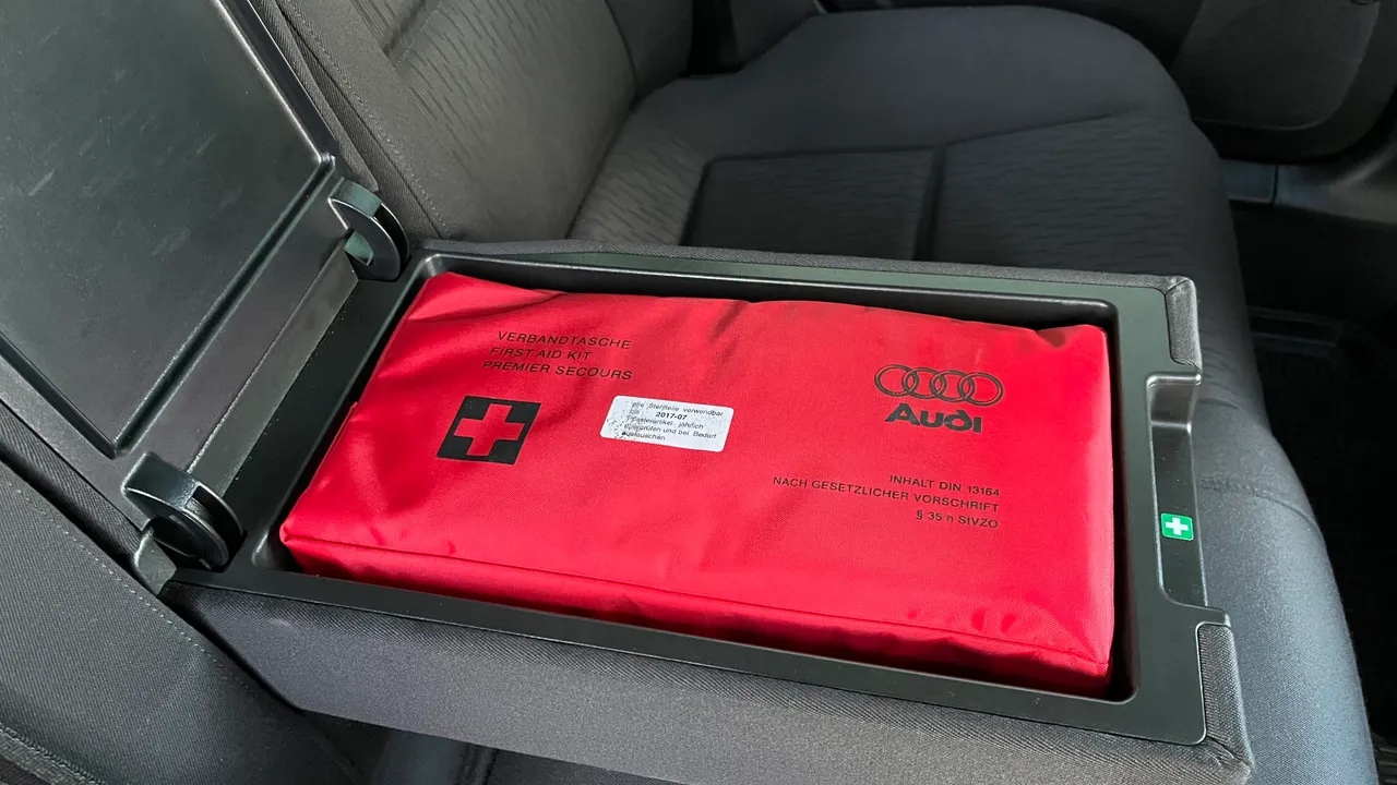 Audi A4 - фото 29