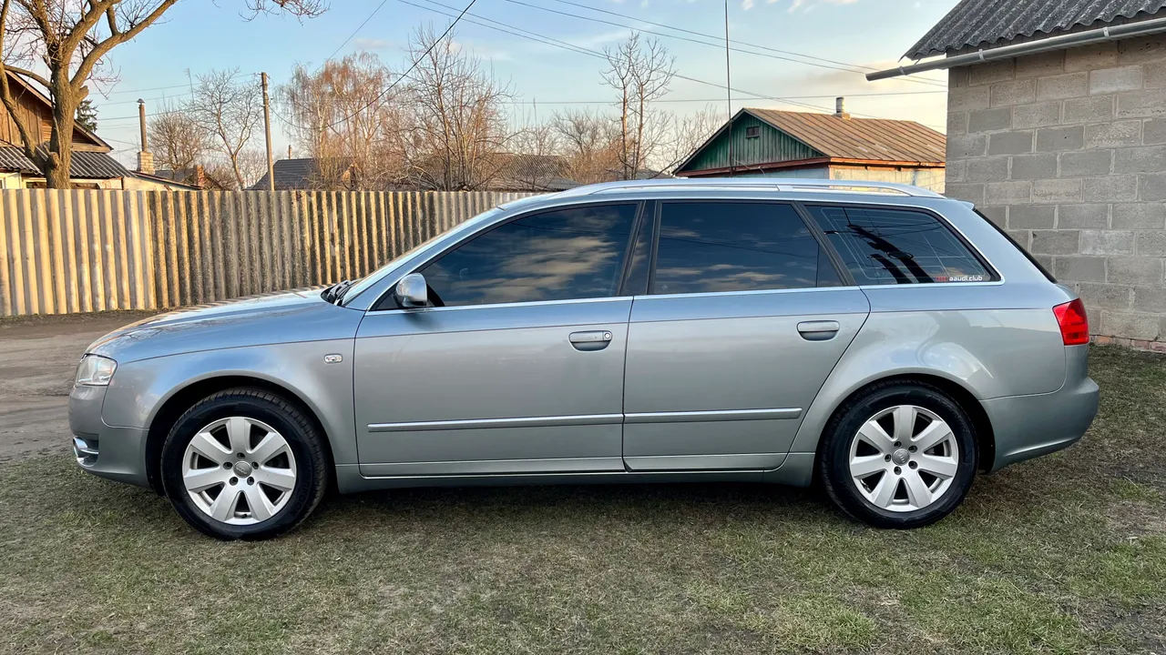 Audi A4 - фото 8