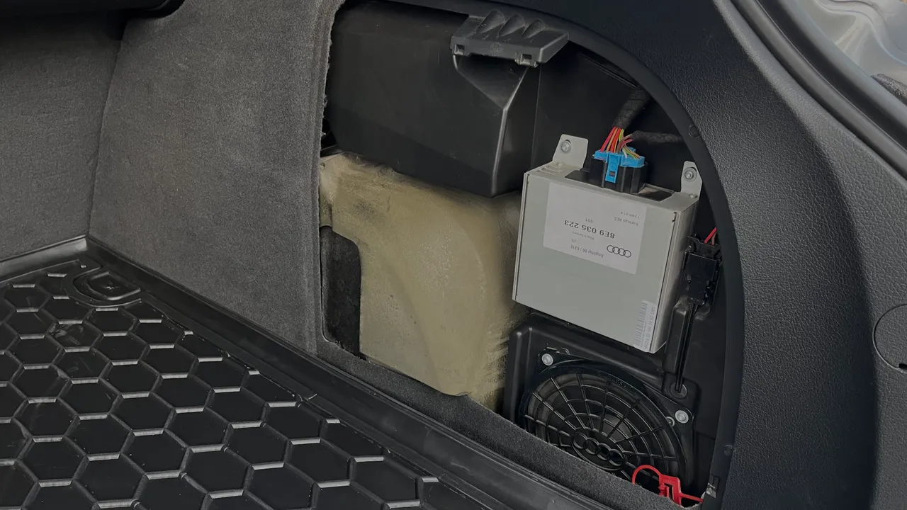 Audi A4 - фото 32