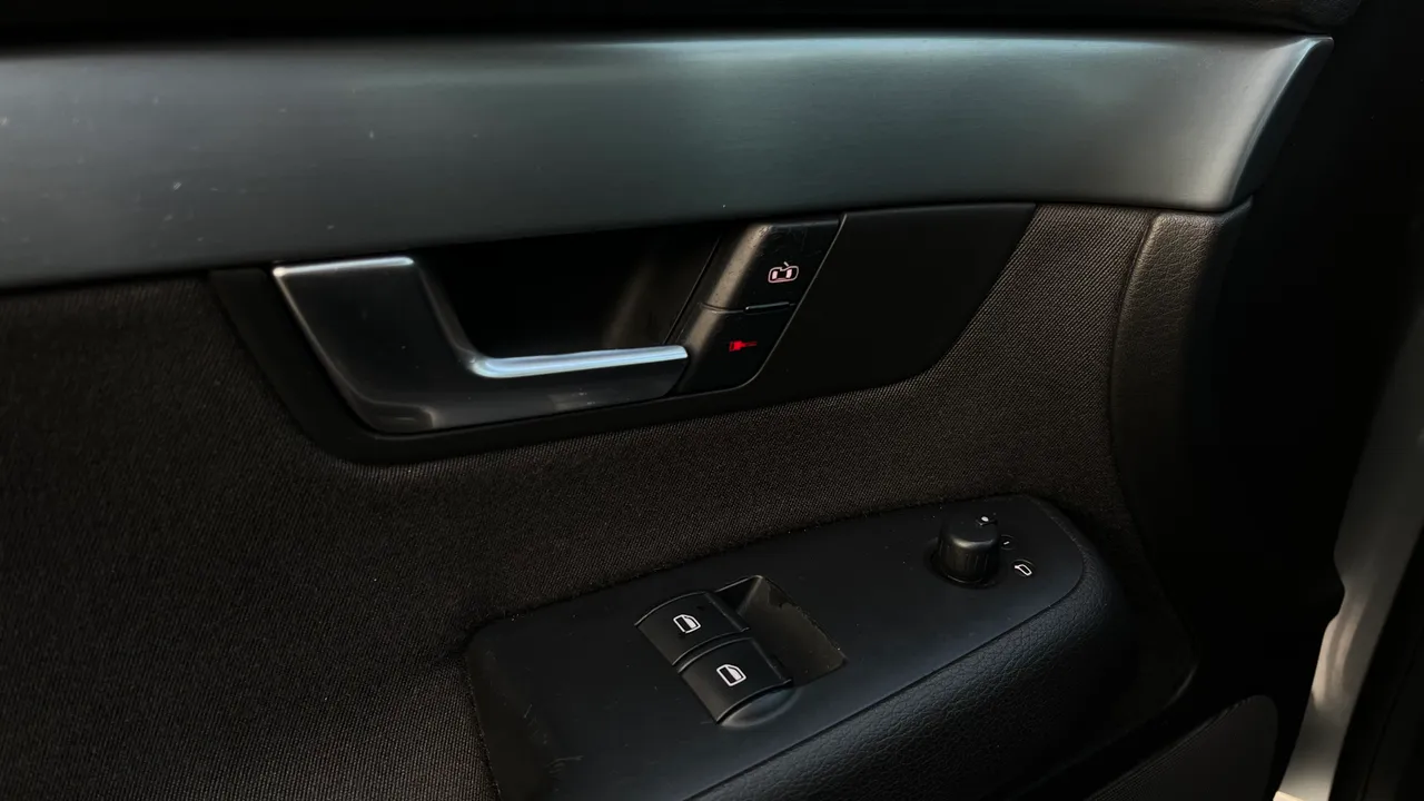 Audi A4 - фото 13