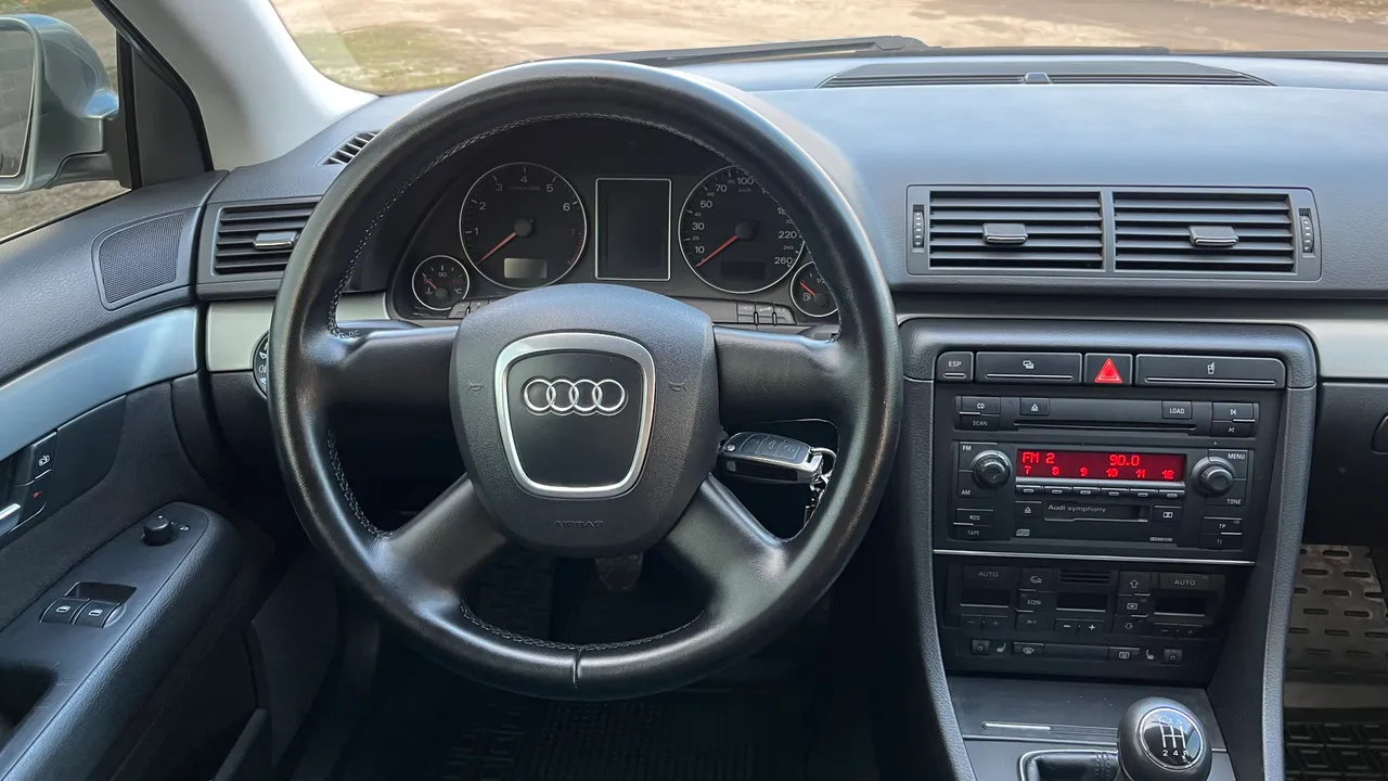 Audi A4 - фото 19