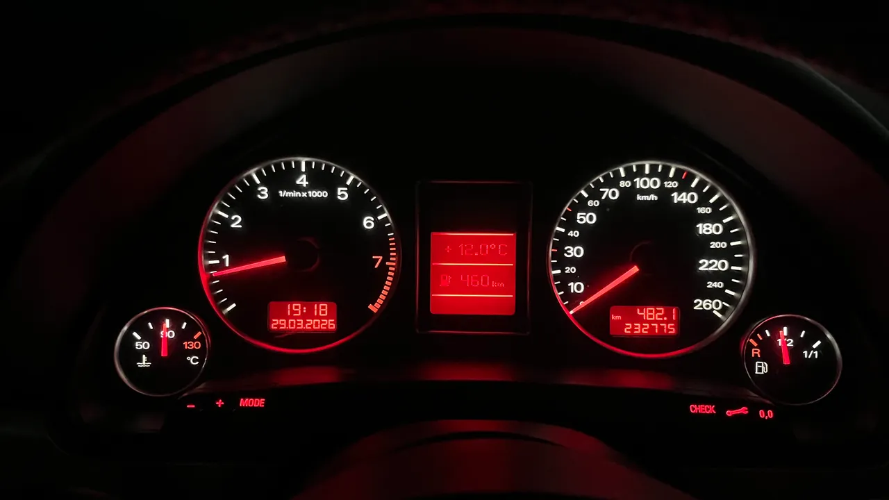 Audi A4 - фото 21