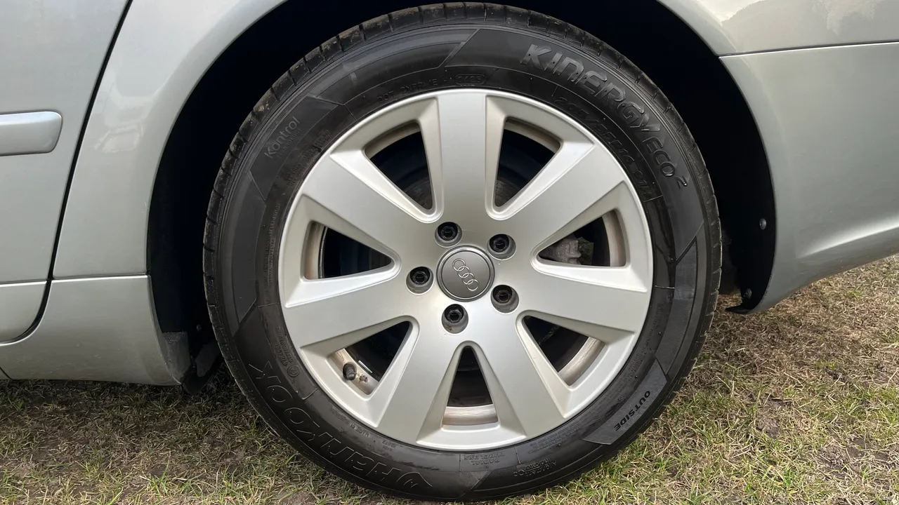 Audi A4 - фото 12