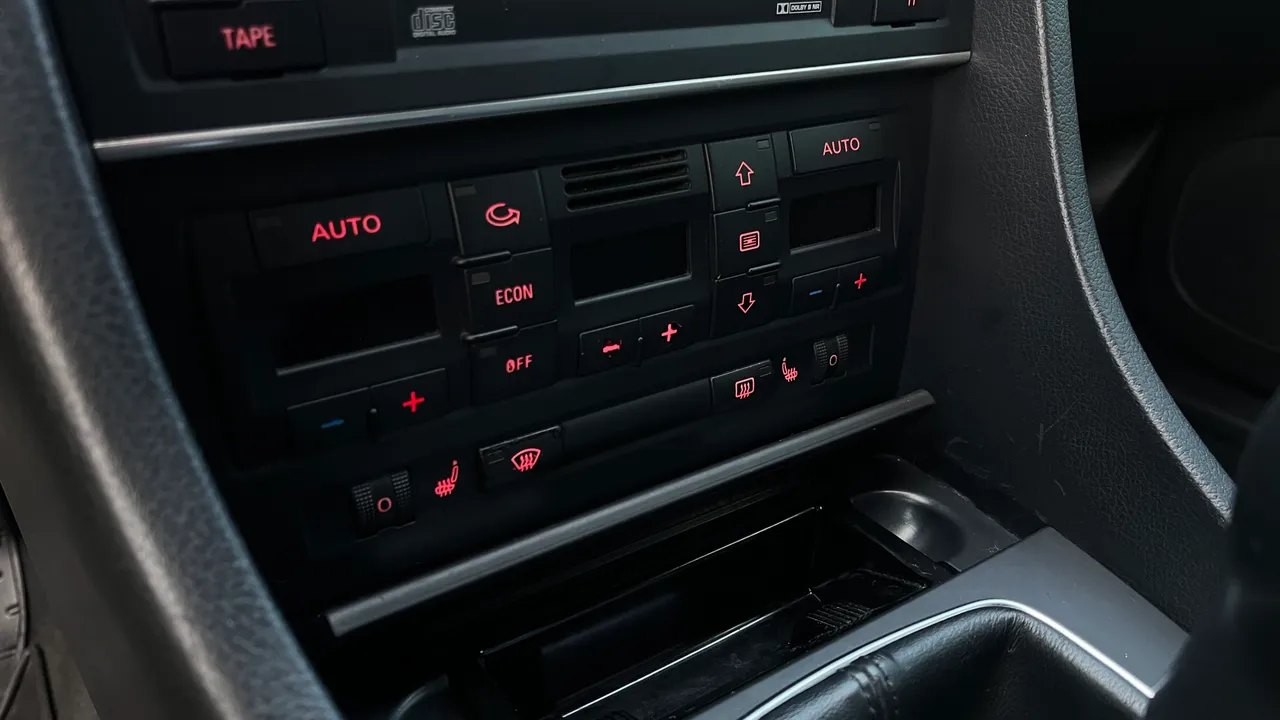 Audi A4 - фото 17