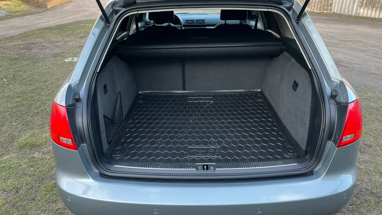 Audi A4 - фото 11