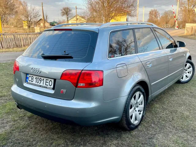 Audi A4 - фото 5