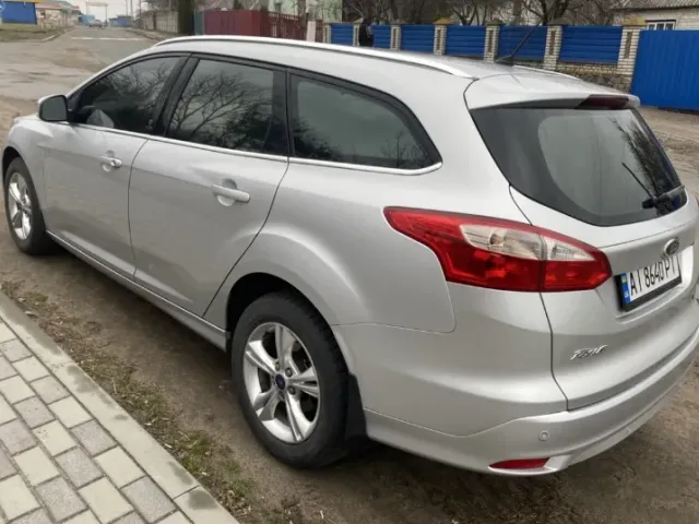 Ford Focus - фото 3