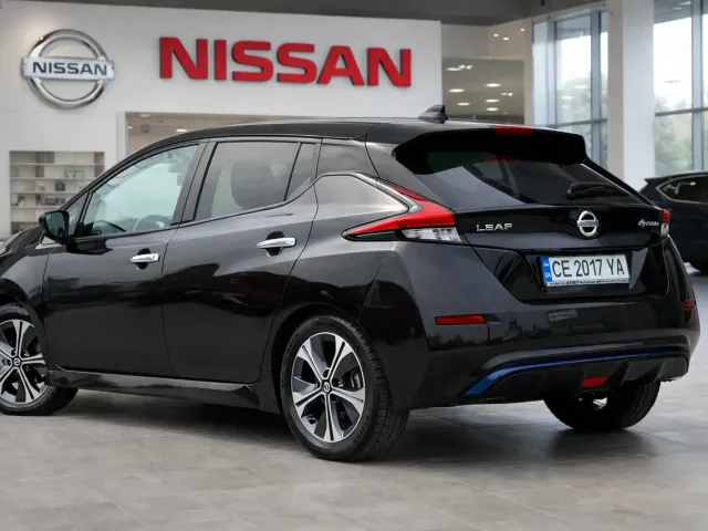 Nissan Leaf - фото 2