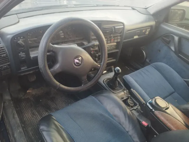 Opel Omega - фото 3