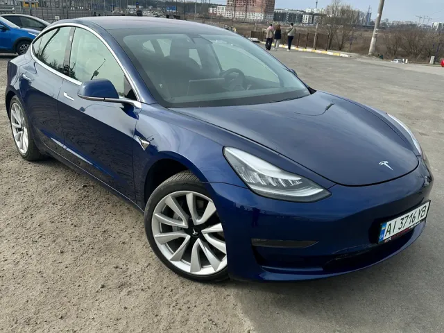 Tesla Model 3 - фото 1