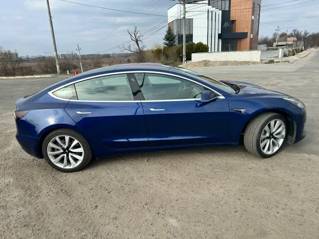 Tesla Model 3 - фото 4