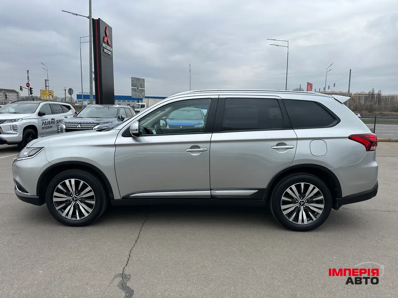 Mitsubishi Outlander - фото 4