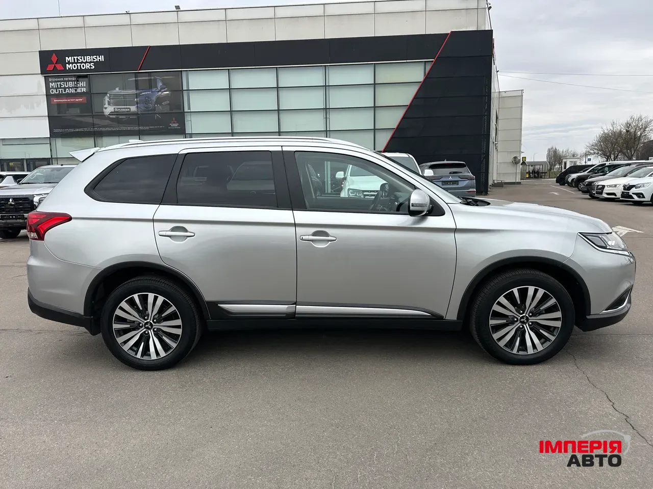 Mitsubishi Outlander - фото 8