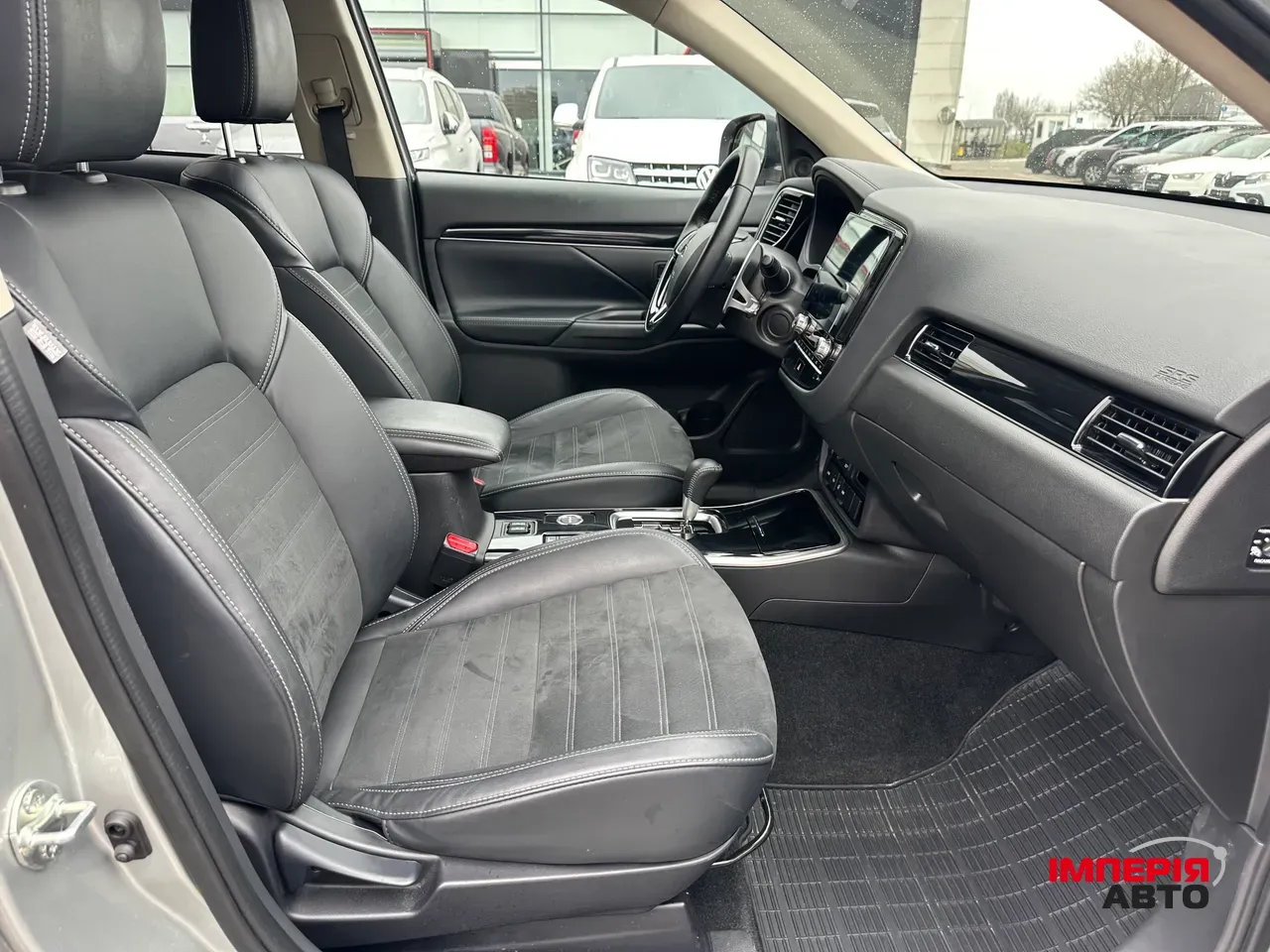 Mitsubishi Outlander - фото 24