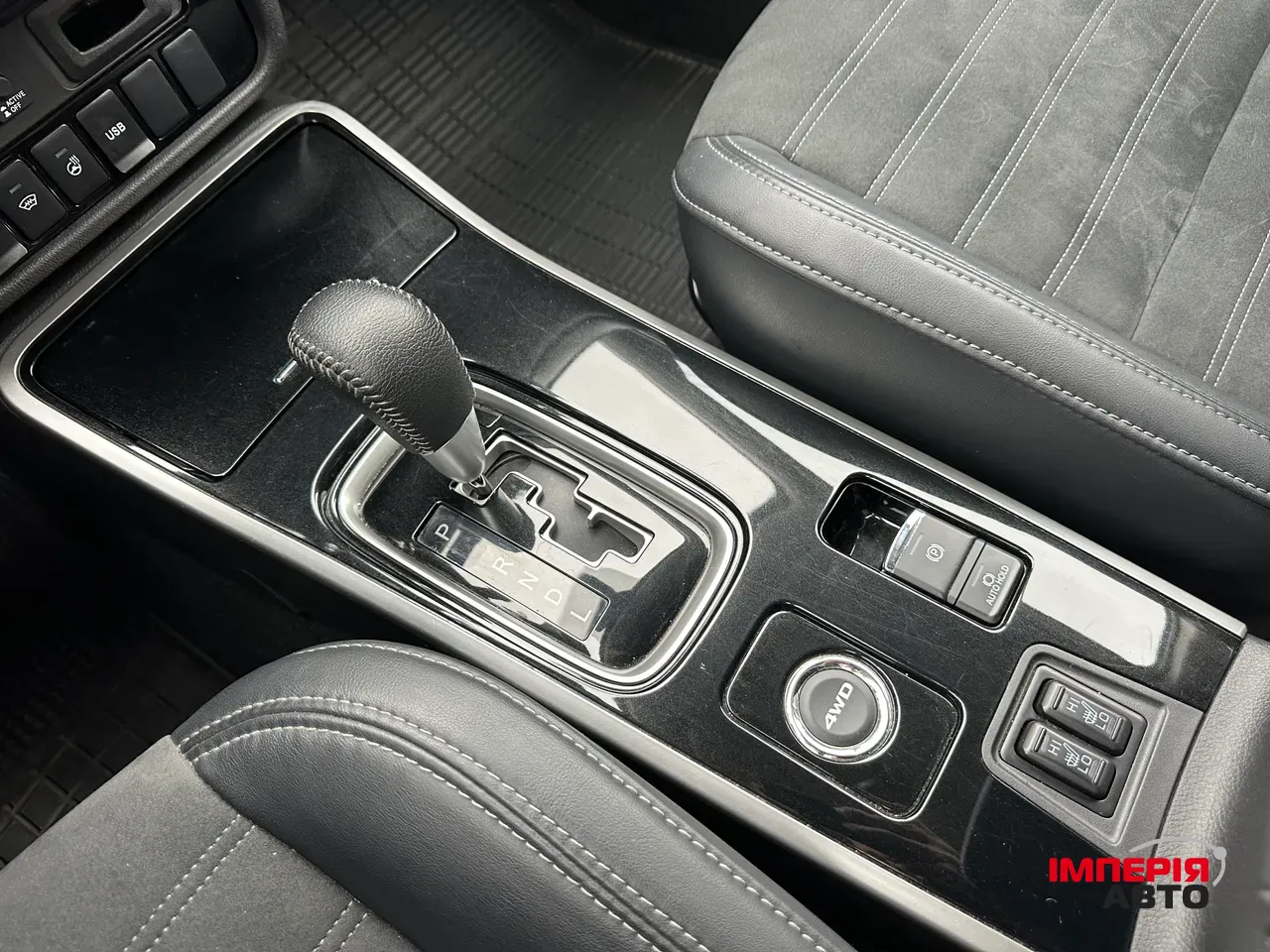 Mitsubishi Outlander - фото 17