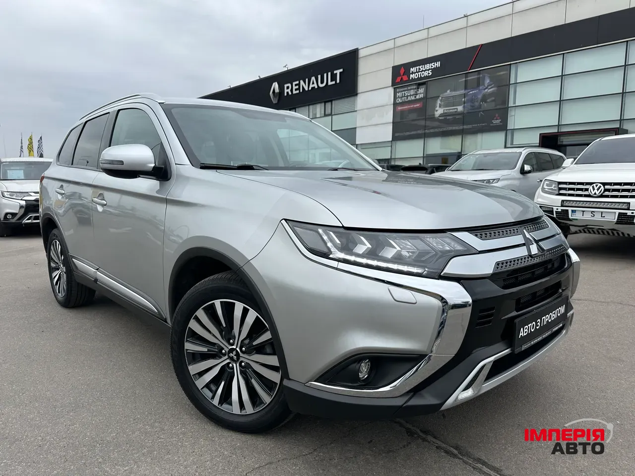 Mitsubishi Outlander - фото 1