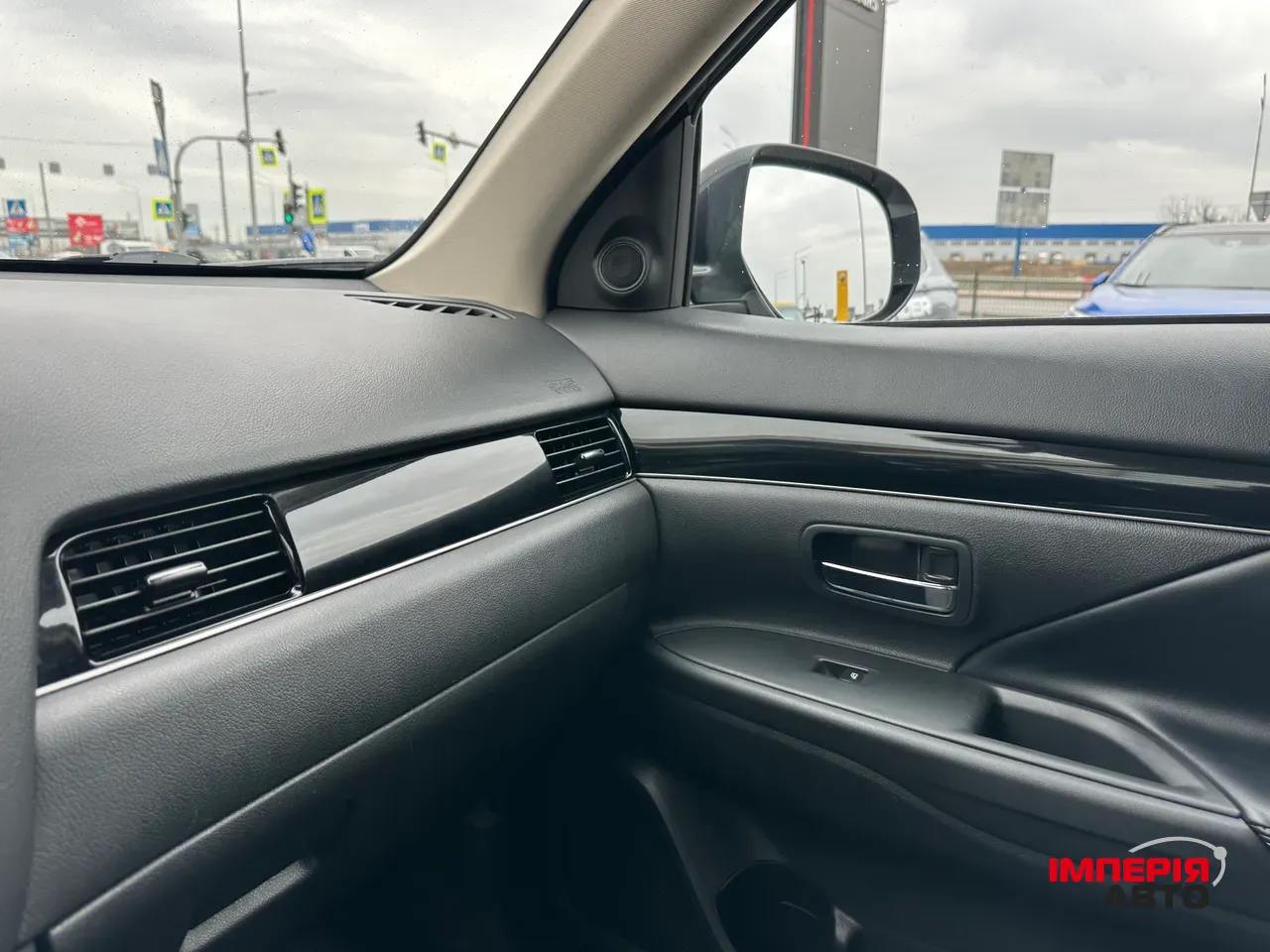 Mitsubishi Outlander - фото 18