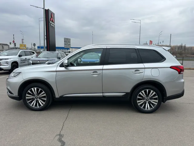 Mitsubishi Outlander - фото 4