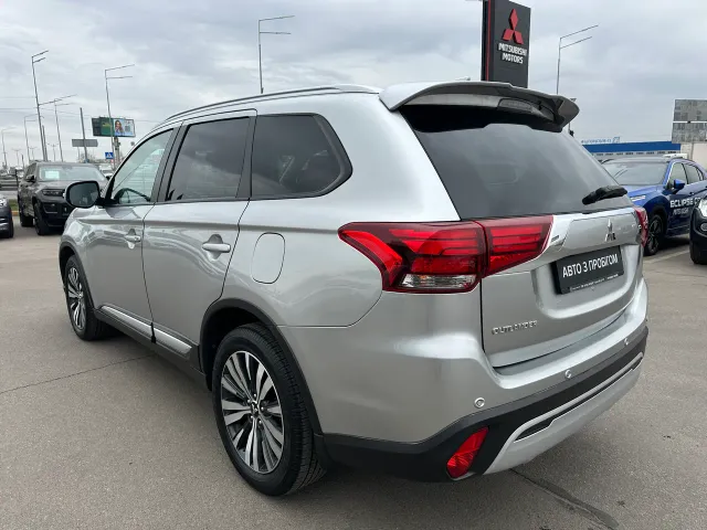 Mitsubishi Outlander - фото 5