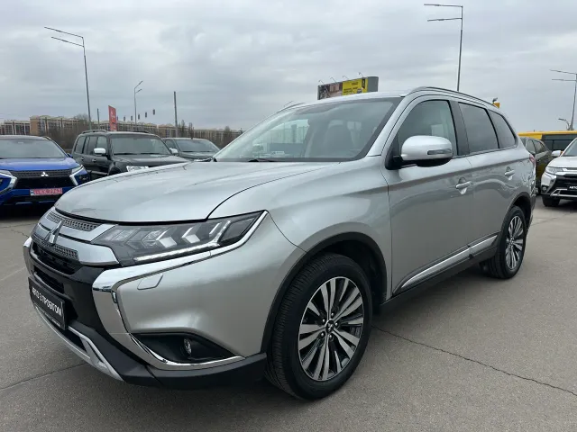 Mitsubishi Outlander - фото 3